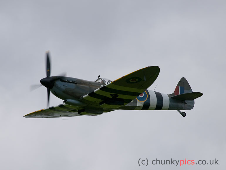 E3247041.jpg